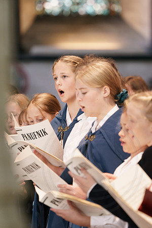 0081 30th Anniversary of Salisbury Cathedral Girls Choir - photo by Ash Mills