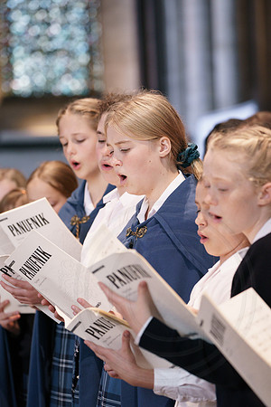 0082 30th Anniversary of Salisbury Cathedral Girls Choir - photo by Ash Mills
