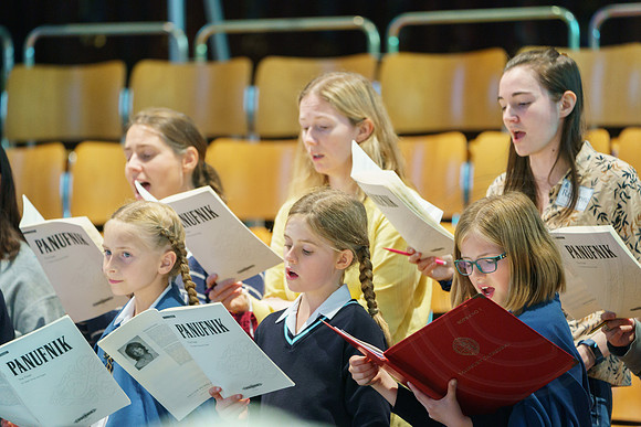 0088 30th Anniversary of Salisbury Cathedral Girls Choir - photo by Ash Mills