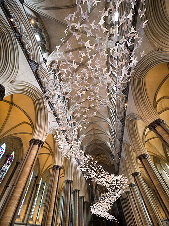 048  10thMay2018 - Les Colombes at Salisbury Cathedral - photo by Ash Mills